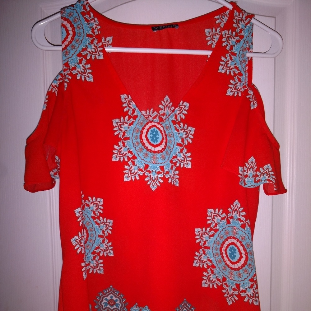 Venus "Cold shoulder" Blouse